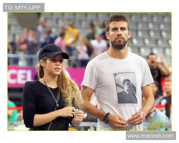 美国足球明星妻子被曝与他人亲密出轨事件引发舆论热议和媒体关注 美国足球明星妻子被曝与他人亲密出轨事件引发舆论热议和媒体关注