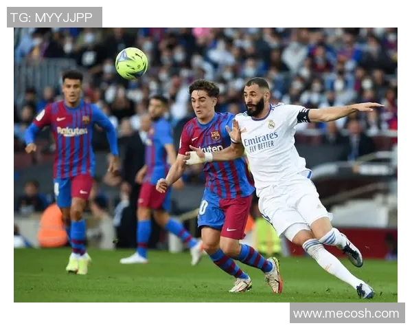 足球明星技艺巅峰对决精彩瞬间集锦回顾与分析 足球明星技艺巅峰对决精彩瞬间集锦回顾与分析