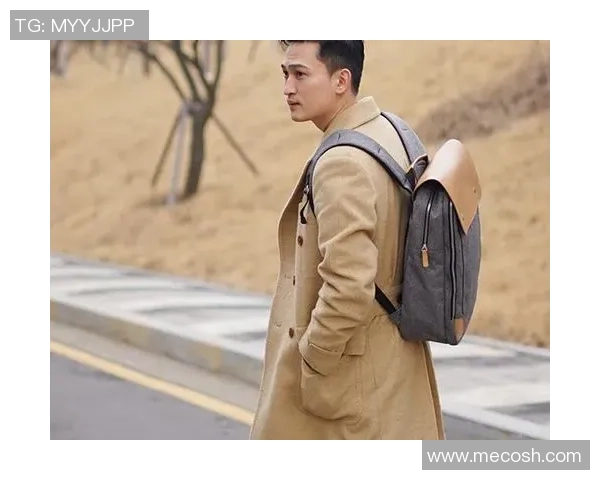 足球明星进场时背包造型大揭秘时尚与运动的完美结合 足球明星进场时背包造型大揭秘时尚与运动的完美结合