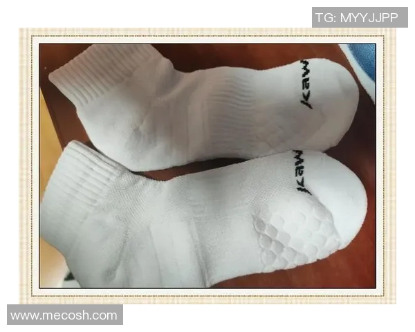 羽毛球装备选购：球袜推荐